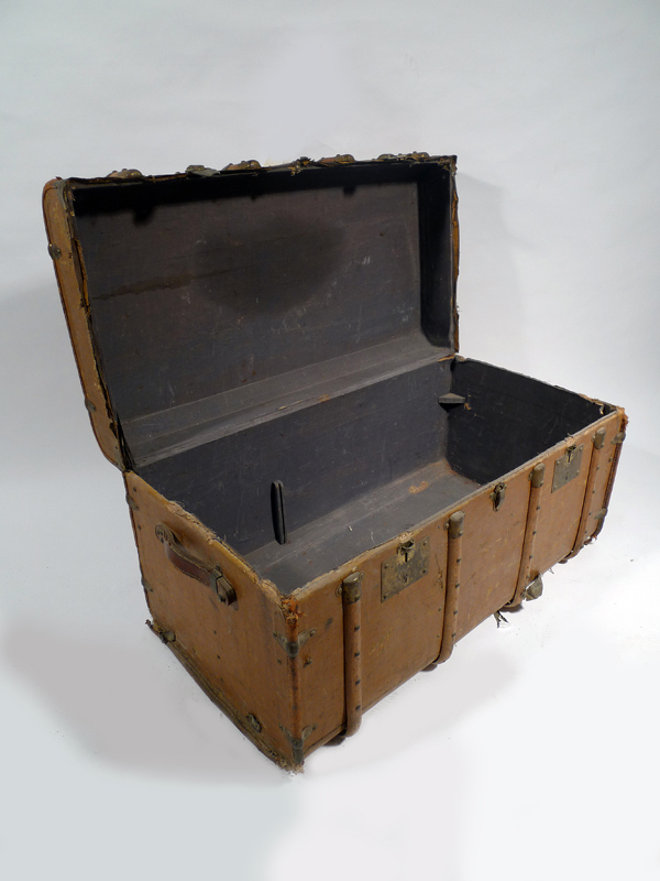 baul madera cuero metal 49x90x49 _40eu._ 1u